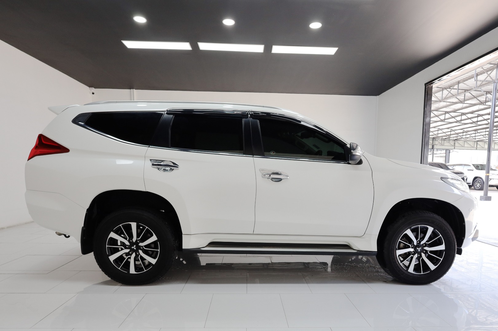 MITSUBISHI PAJERO 2.4 GT PREMIUM 2WD (A2414)